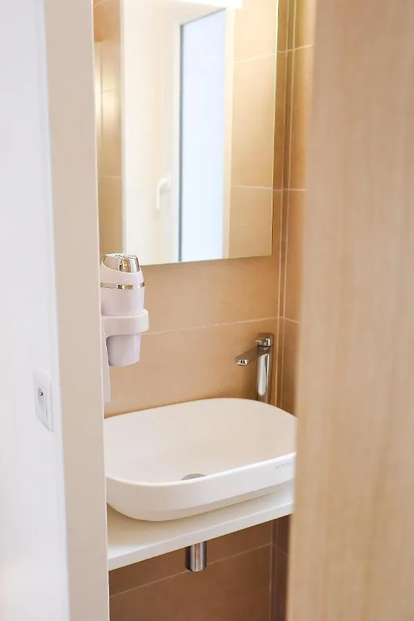 Hotel Ambassadeur Lille 2*,  França